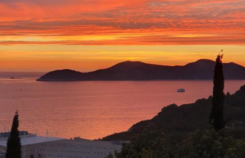 Apartment MARIO - veliki stan za odmor - terasa- vrt - bazen - pogled more, izoliran - Photo 24