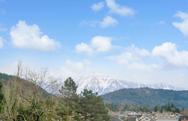 3BR Lakeside Penthouse Retreat - Photo 6