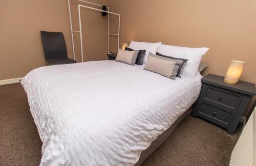 Free Driveway Parking, 3 Double Bedroom House, Quiet Private Estate, Fast WIFI, Ideal for Long Term Contractor, etc Stays, 3 miles 7 mins drive to Nissan, 15 mins to Sunderland Newcastle, Regular Housekeeping Options - See Our Site for Assurance - Foto 21