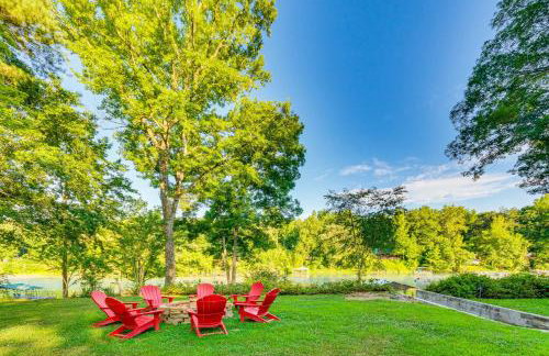 Family-Friendly Riverfront Manor on the Little Red - Foto 31