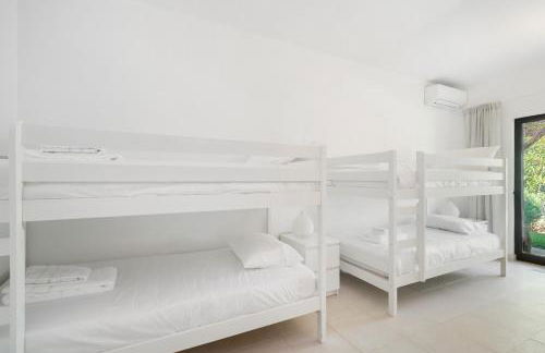 Luxury Private Family Villa with Pool AC & Parking - Foto 32