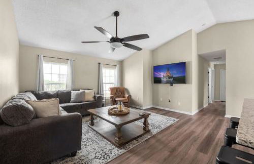 New Listing Pool and Game Room 4BR - Foto 3