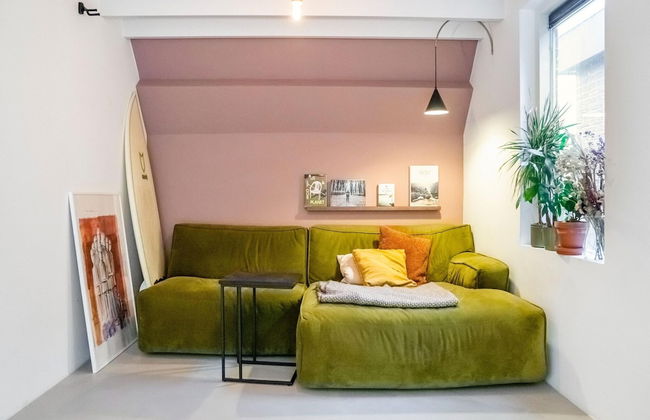 Stylish Holiday Home With Private Garden - Photo 9