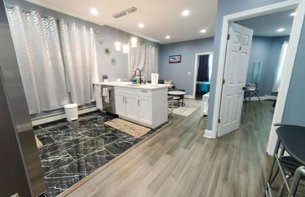 New Apartment Liberty State Park Jersey City NJ Airport Train Manhattan NYC - Foto 8