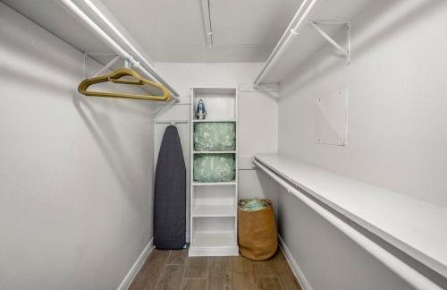 Towne Plaza Apartments #111 in the Galleria Area - Foto 16