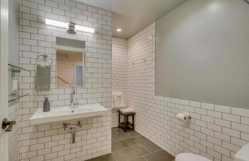 Riverfront Hideaway in Keene Walk to Town! - Foto 34