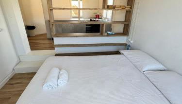 Bulldog Venice Apartment - Photo 3, towels