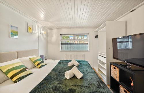 Private 2Bed-Parking & Garden-By FabAccommodation - Foto 8