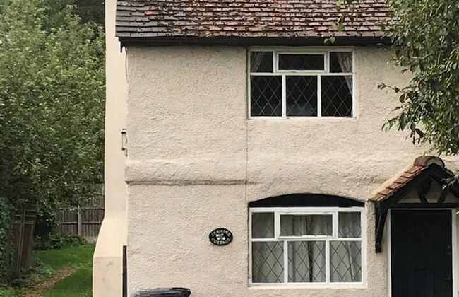 Village Period Cottage Next to a Idyllic Stream - Foto 33