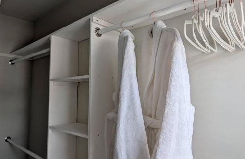 Queen City Castle - Rooftop, Garage, King Beds, Pet Friendly - Foto 44