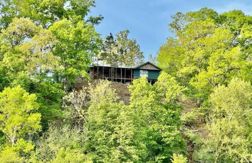 Tranquil Riverfront Cabin Retreat with Wildlife, Trails & Open Skies in Tahlequah, Oklahoma - Foto 8