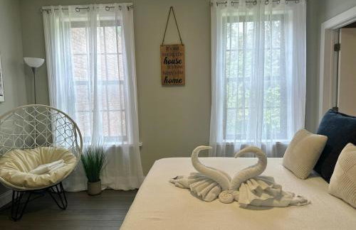 Bright & Airy 1 BDRM Private Apt - Foto 7