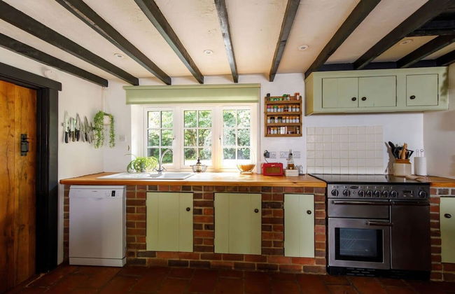 Tranquil Luxe in Country Cottage - Photo 61