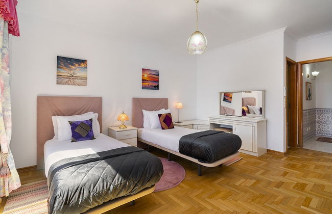 Perfect Family Hideout Residence W/Ac & 4Br + 5Ba - Photo 9