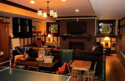 Amazing Villa Rental near Lake Michigan for Family or Group Glamping Vacations in Sheboygan, Wisconsin - Photo 21