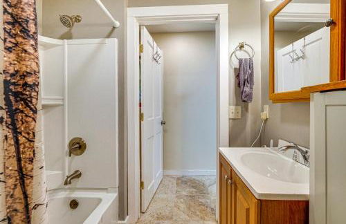 Wilmington Retreat Near Trails, Skiing and Festivals - Photo 20