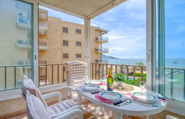 Apartment in Roses Near Platja del Eastrell - Photo 10