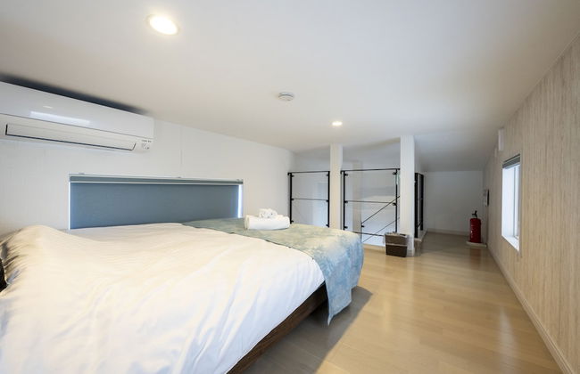 THE LUNA LOUNGE - Photo 78