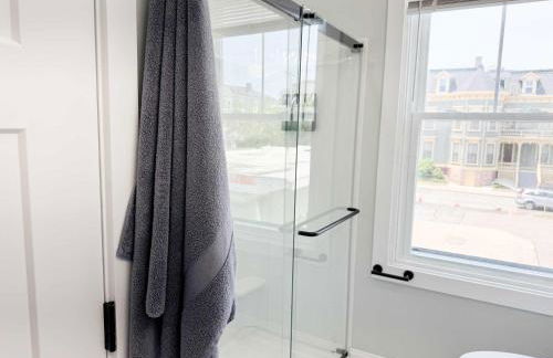 Jennifer's Broadway Cozy Gem w Fireplace King Bed - Foto 14