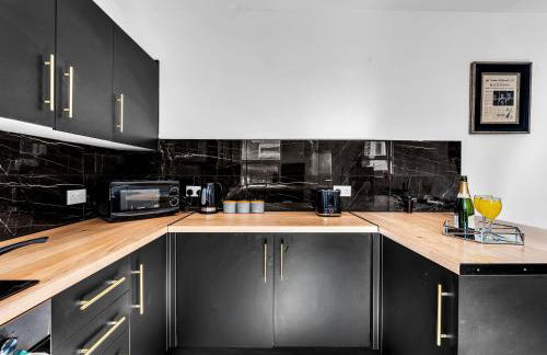 Anfield House - Liverpool Retreat 7 Bedroom Home - Photo 5