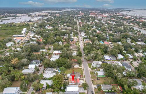 Coco's Cozy Cabana - Hot Tub Walk to Downtown - Foto 35