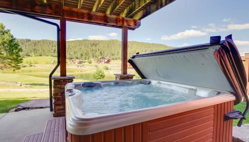 Hot Tub and Golf Course Views Luxe Sturgis Home! - Foto 2