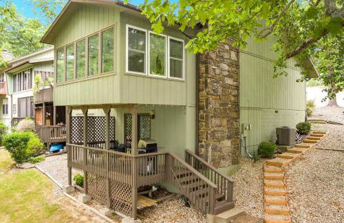 Lakeside Nest Dock on Lake Rayburn Sleeps 10 - Photo 31