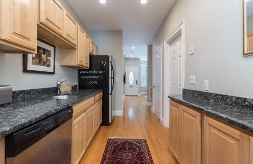 Sunny convenient home w/ private patio! Easy walk to everything! - Foto 6