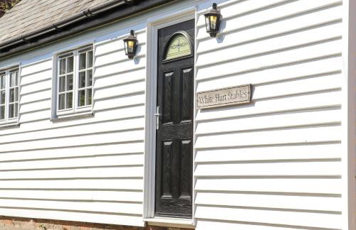 White Hart Stables - Photo 2