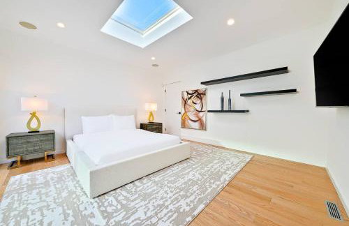 Stunning Modern Estate in BH with Pool, Spa, and Views - Foto 22