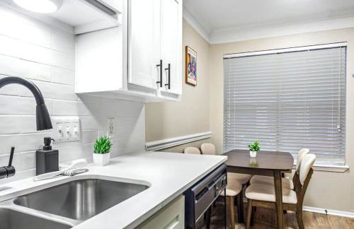 Contemporary 1BR 1Bat Pool Access - Foto 8