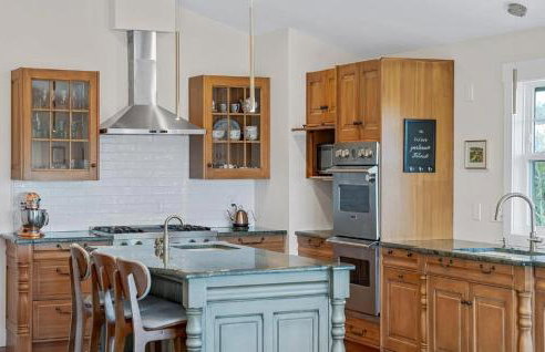 Spacious 5-Bedroom Mountain Farmhouse, Long-Range Views, 20 Minutes to Asheville - Foto 2