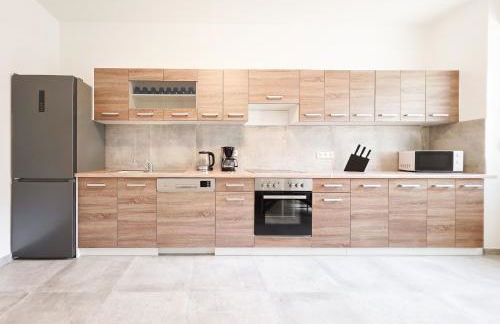 Tolstov Apartments - 3 Room Apartments - Kitchen - Balcony - 5 min to Messe DUS - Foto 7