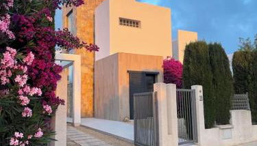 Strandnahe Design Villa mit Pool 2 Schlafzimmer 180 qm - Foto 4