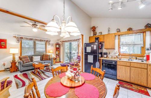 On-Site Lake and Pool Access Cabin in Newland! - Foto 6