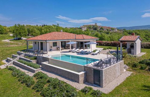 Stunning Home In Hum With Sauna - Photo 1