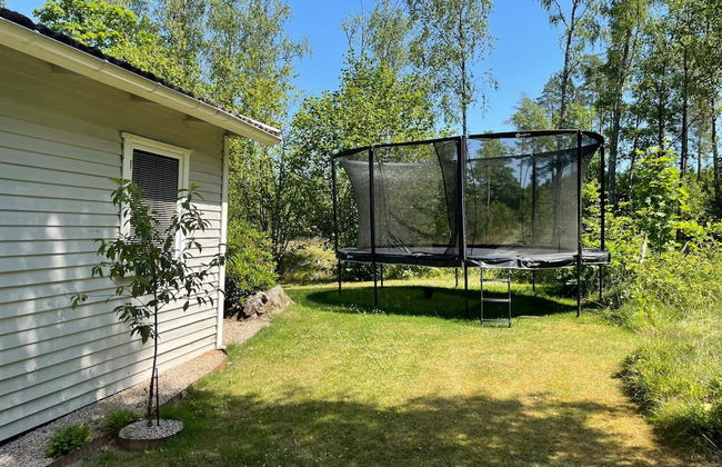 Bright Holiday House by the Lake - Photo 26