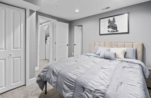 Charming Home Parking, Sleeps 10, WFH Space - Foto 16