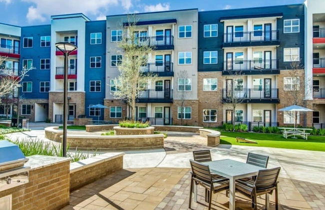 Cozy 1BR King Suite Close to Downtown w Fast Wifi - Foto 30