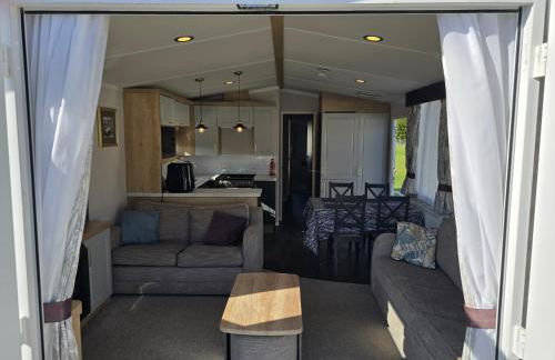 3 Bed-sleeps 8-free Parking-5 Min to Beach - Foto 14