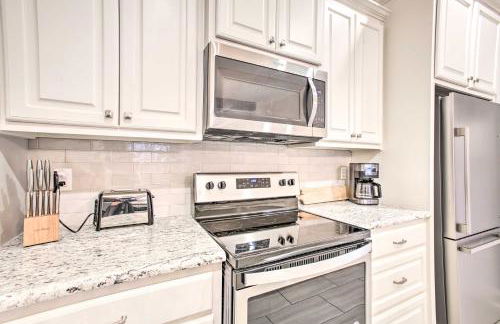 Dreamy Prairieville Townhome with Deck and Yard! - Foto 10