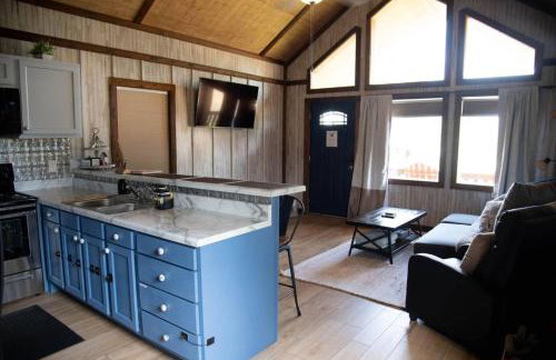 Rustic Chic Alabama Cabin w Loft Fire Pit Pet Friendly Fenced Yard Lake Guntersville - Lucky Lodge - Foto 26