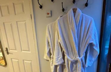 Private Countryside Annexe with Exclusive Wood Burner, Outdoor Hot Shower & Views - Foto 7