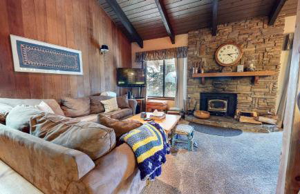 Discover 4 - Photo 1