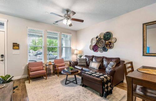 Spacious 2-Story, Pet&Fam Friendly, WFH, Gym&Pool - Foto 37