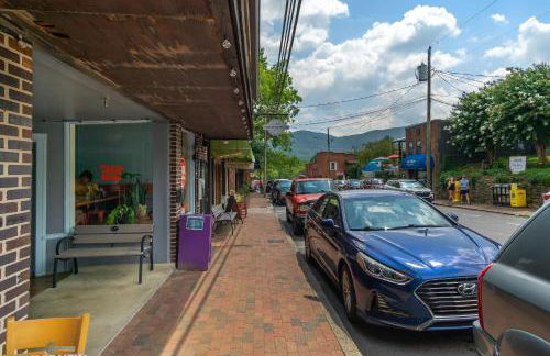 Cherry Street Loft (A) Pet-Friendly & In the Heart of Downtown Black Mtn! - Foto 11