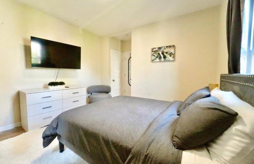 Cozy 4BD2BA Near Boston-Encore-T-Station and Diners - Photo 8