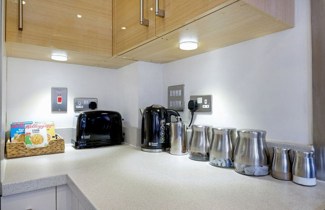 London Heathrow Living Holywell Serviced Houses - Photo 79