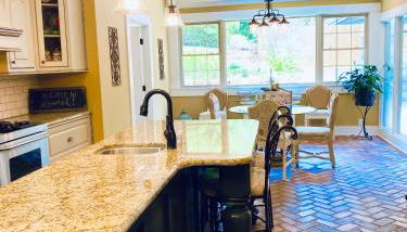 7th Avenue Manor - Photo 2