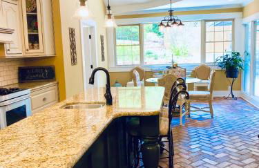 7th Avenue Manor - Photo 2